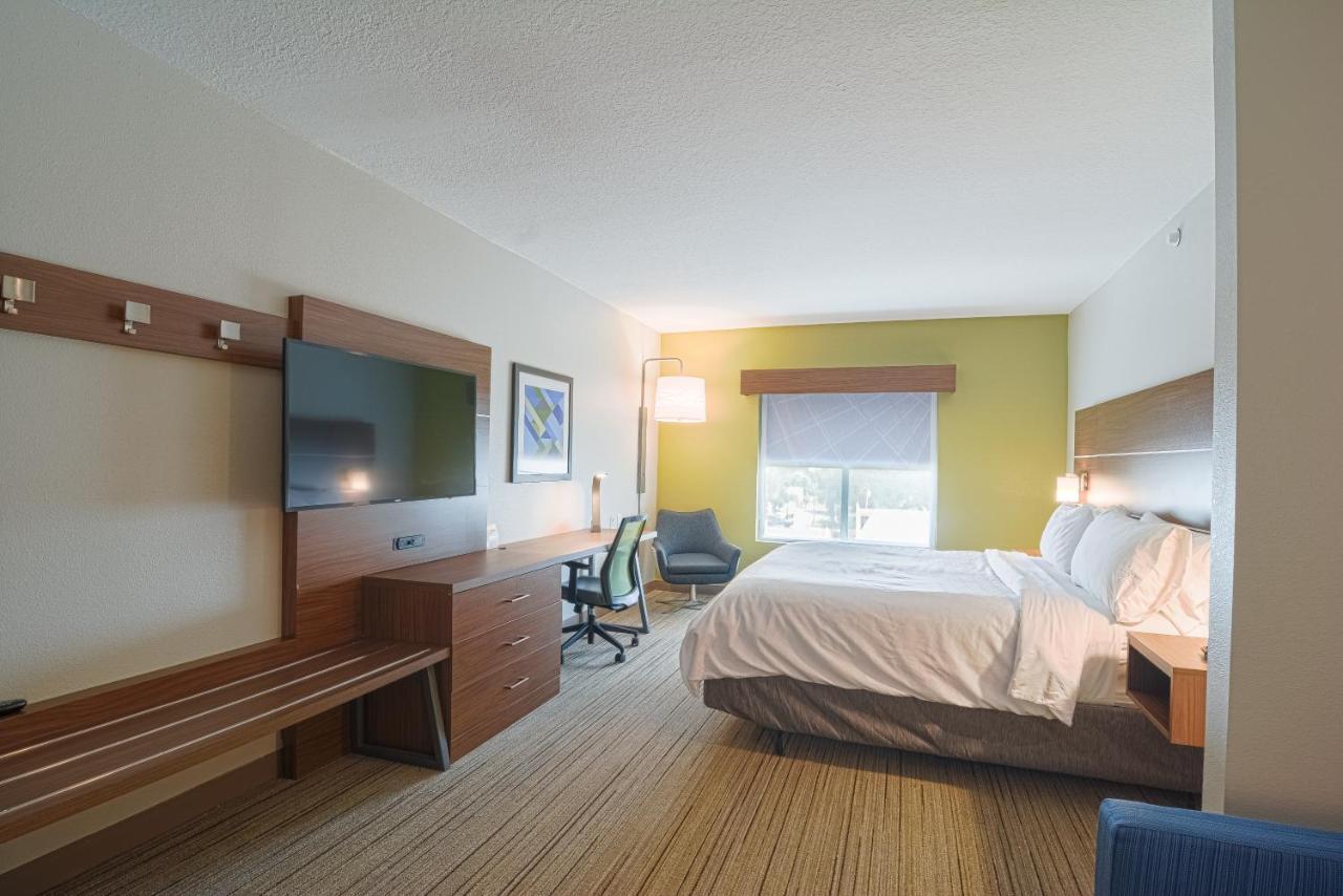 Holiday Inn Express Hotel & Suites Tampa-Usf-Busch Gardens By Ihg Экстерьер фото