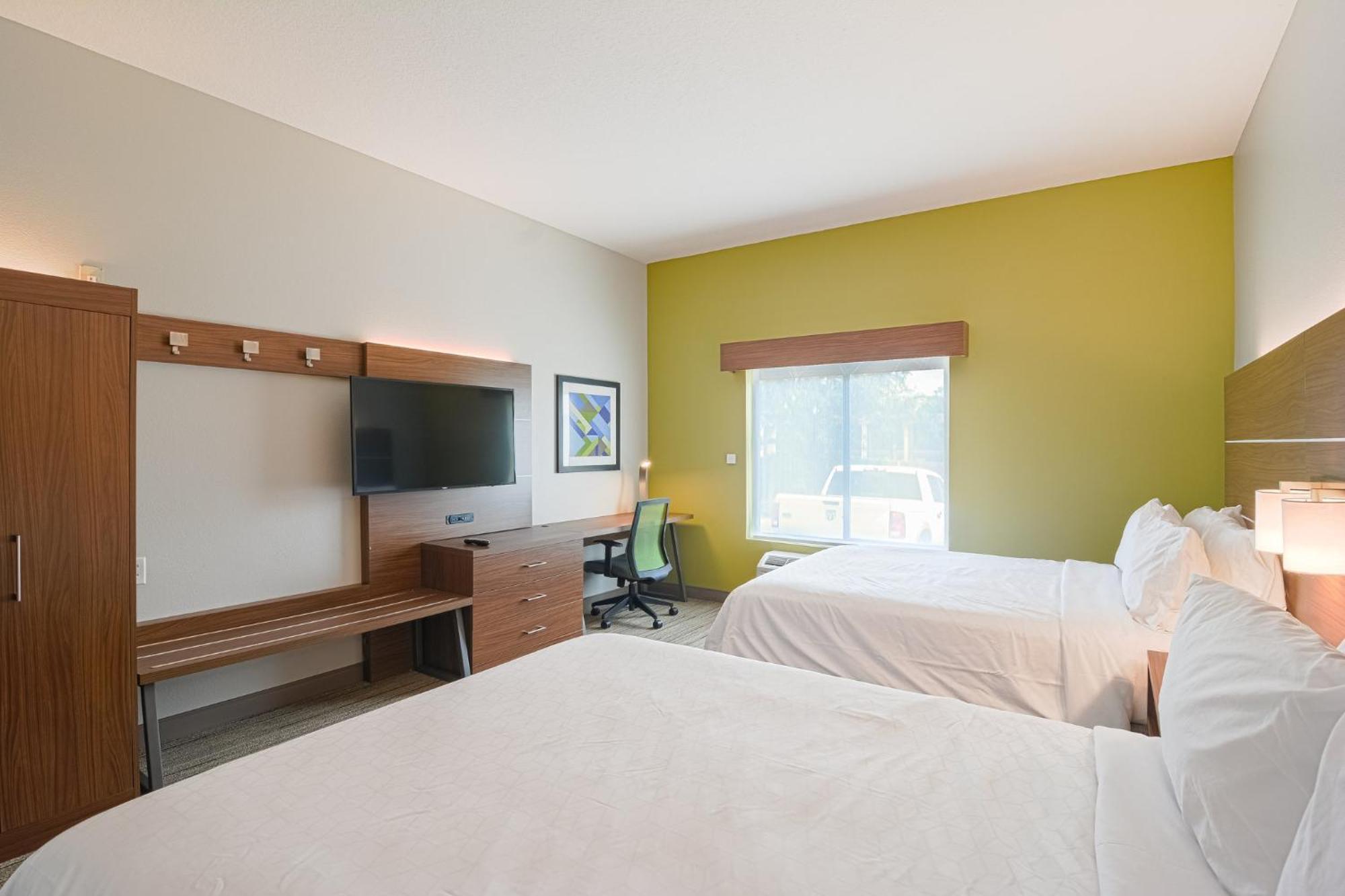 Holiday Inn Express Hotel & Suites Tampa-Usf-Busch Gardens By Ihg Экстерьер фото