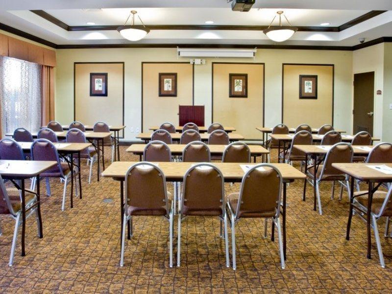 Holiday Inn Express Hotel & Suites Tampa-Usf-Busch Gardens By Ihg Экстерьер фото